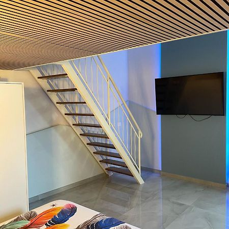 Charm E Chic Apartment เนเปิลส์ ภายนอก รูปภาพ