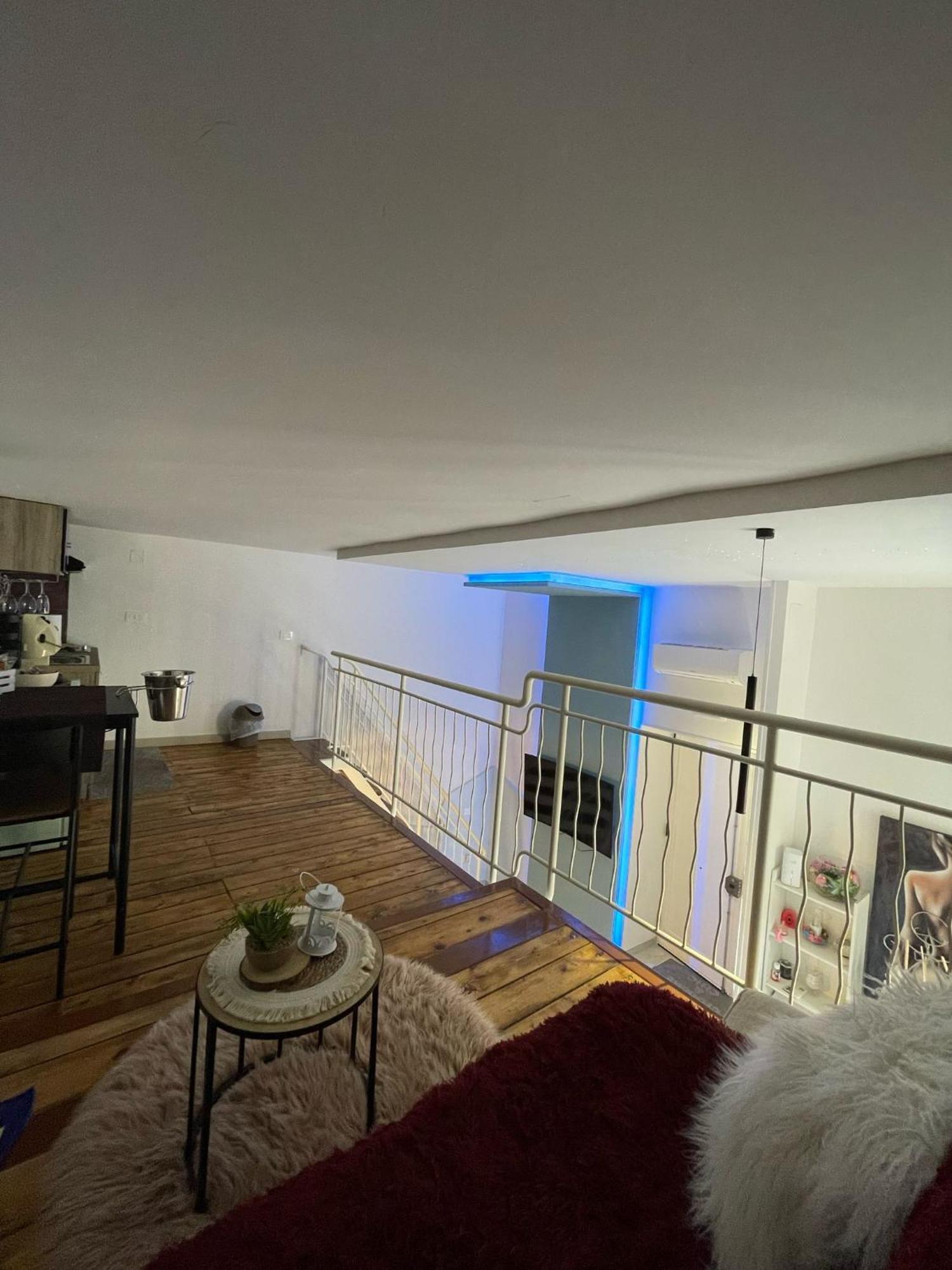 Charm E Chic Apartment เนเปิลส์ ภายนอก รูปภาพ