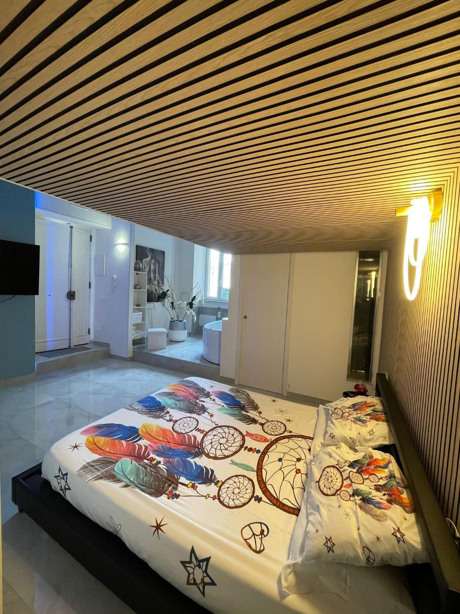 Charm E Chic Apartment เนเปิลส์ ภายนอก รูปภาพ